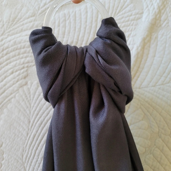 Womens H&M Black Gray Soft Cozy Fringe Scarf Wrap - Picture 5 of 6